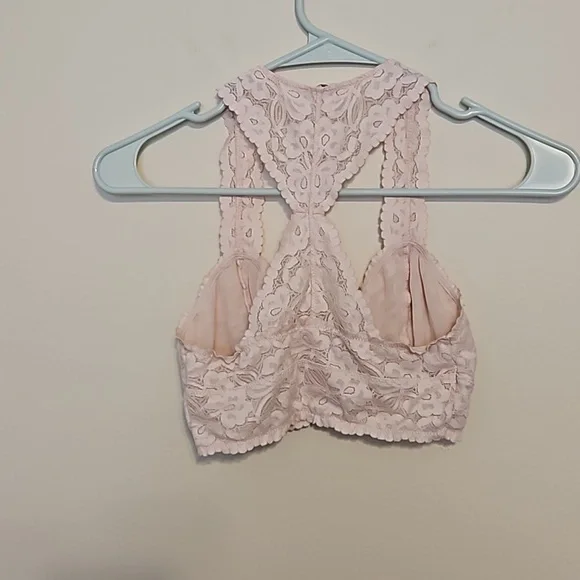 Free people intimately pale pink Razor back lace Bralette. In EUC - Picture 3 of 3